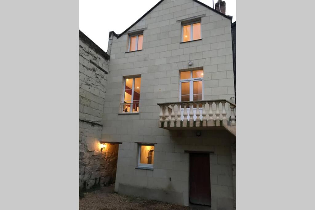 Jolie maison en tuffeau dans le centre de Saumur Extérieur photo