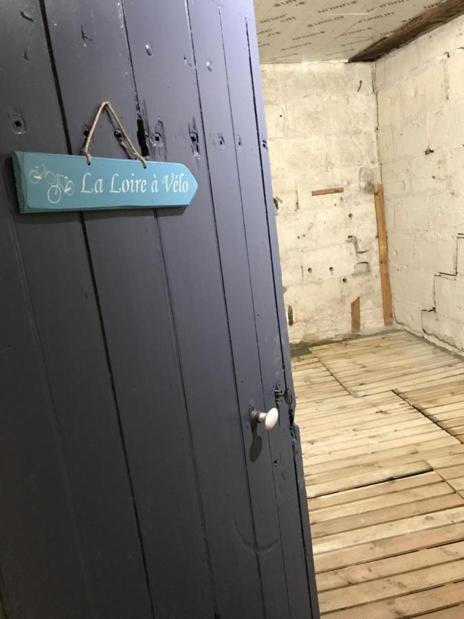 Jolie maison en tuffeau dans le centre de Saumur Extérieur photo